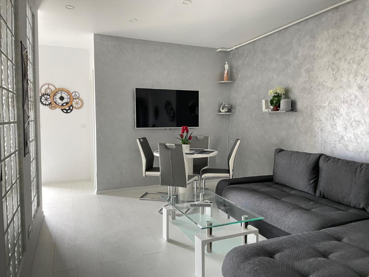 Luxury Westpark 2-Room Apartment Lakeview W5 Bucureşti Eksteriør bilde