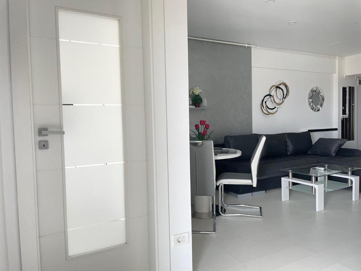 Luxury Westpark 2-Room Apartment Lakeview W5 Bucureşti Eksteriør bilde