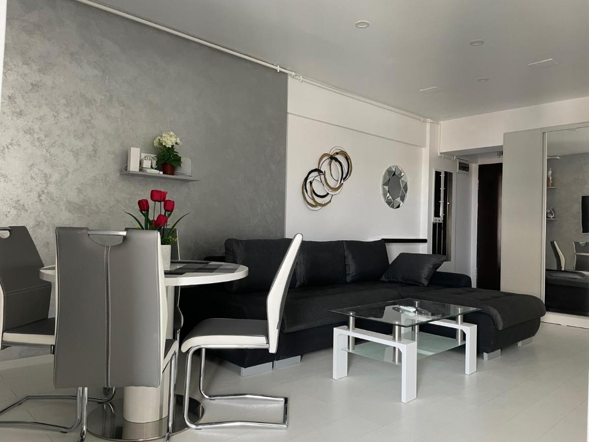 Luxury Westpark 2-Room Apartment Lakeview W5 Bucureşti Eksteriør bilde