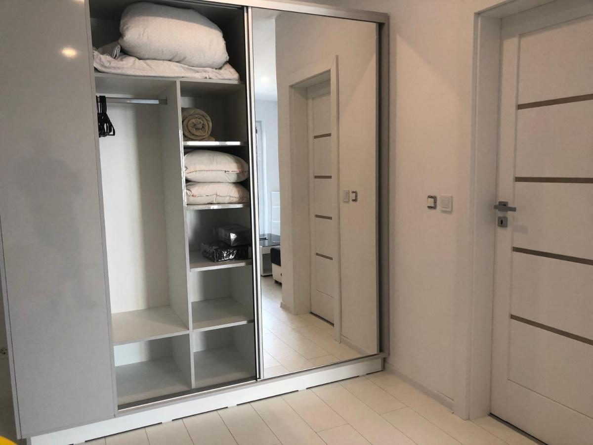 Luxury Westpark 2-Room Apartment Lakeview W5 Bucureşti Eksteriør bilde